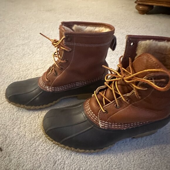 LL Bean Women's Bean Boots, 8" Shearling-Lined Insulated - Picture 5 of 10